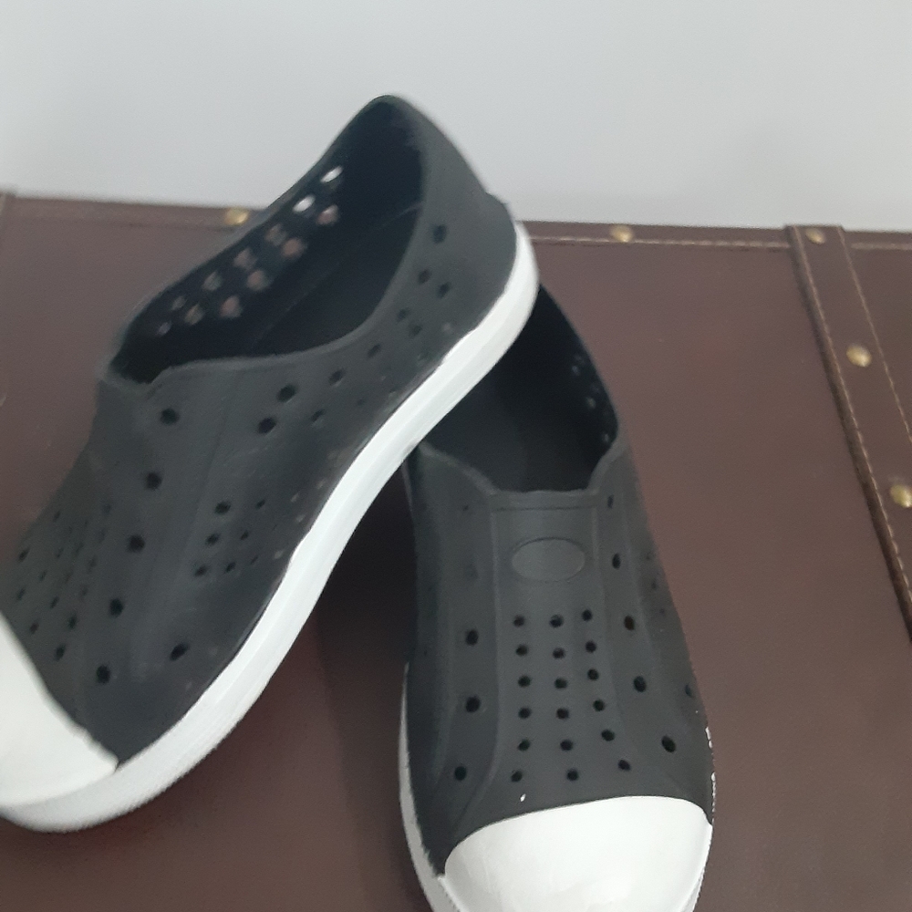 Black water shoes